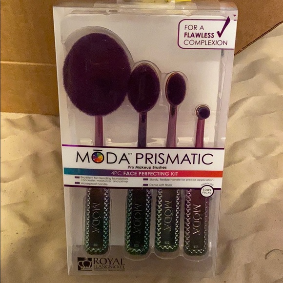 Pro Makeup Brushes - Picture 1 of 2